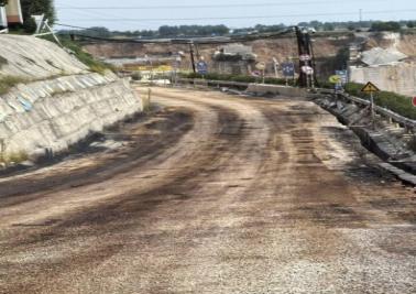 山东汶上石料场柔性结膜路面全景 / Wenshang stone yard flexible pavement panoramic view