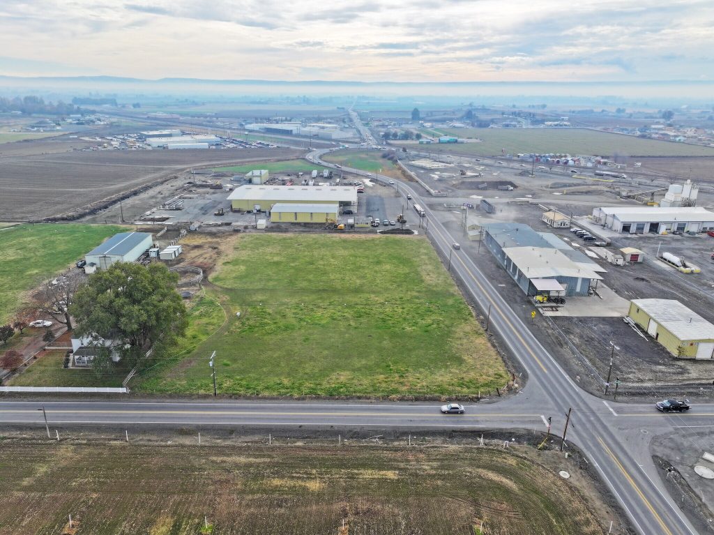 工厂道路卫星图俯瞰 / Factory road satellite view